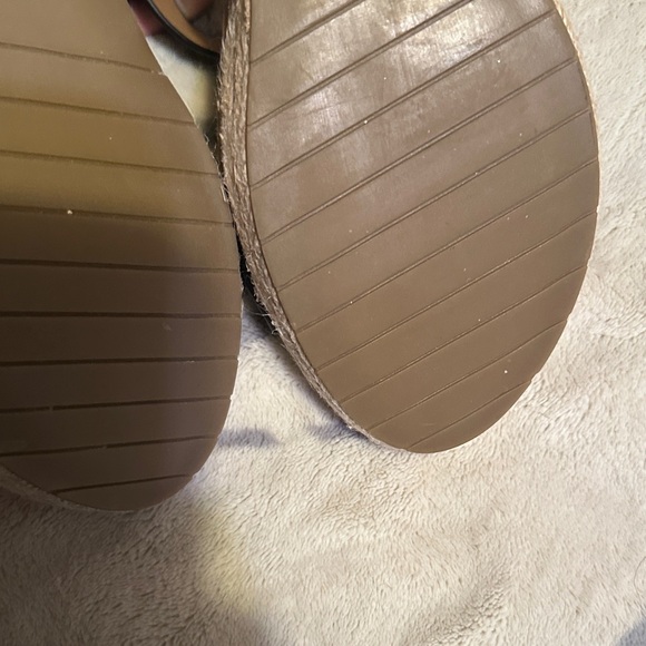 Kenneth Cole Reaction Black and Tan Wedge Sandals - Picture 9 of 10